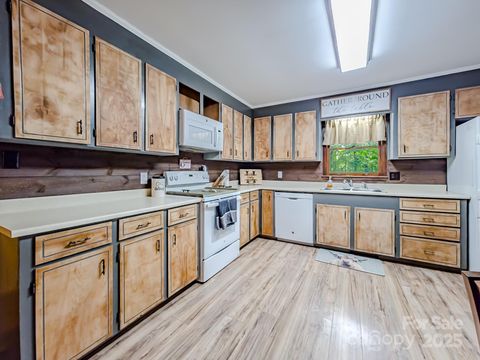 Single Family Residence in Blacksburg SC 206 Logan Drive 9.jpg