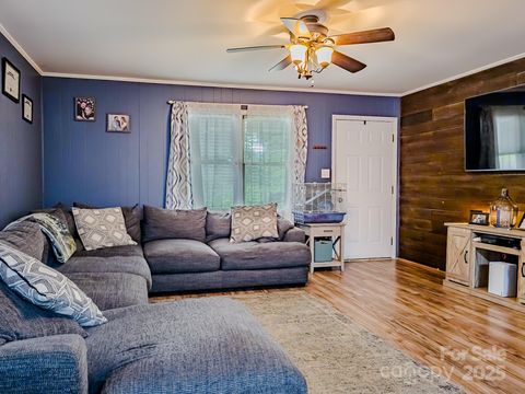 Single Family Residence in Blacksburg SC 206 Logan Drive 4.jpg
