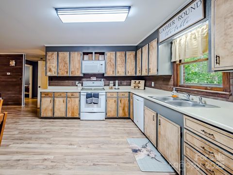 Single Family Residence in Blacksburg SC 206 Logan Drive 8.jpg