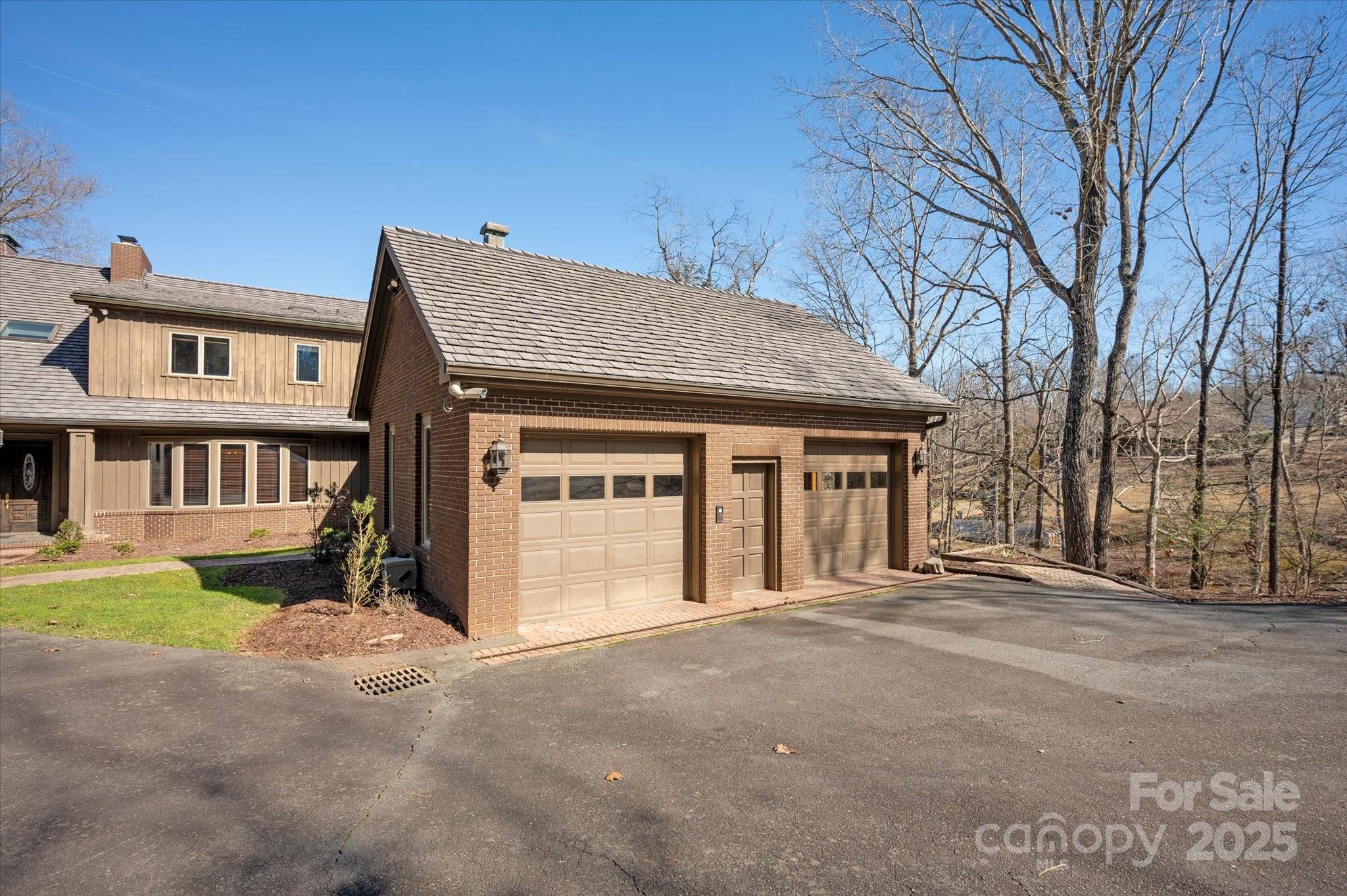 Single Family Residence in Fort Mill SC 2700 River Ridge Place 3.jpg
