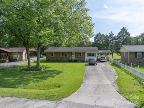 Single Family Residence in Chester SC 517 Fieldcrest Drive.jpg