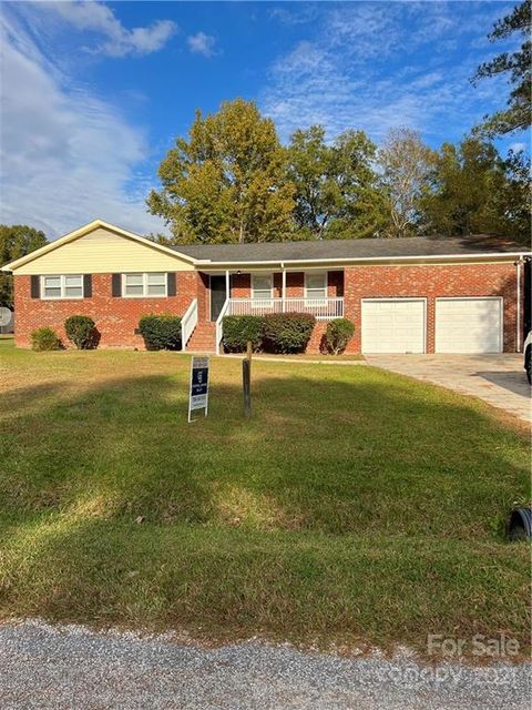 Single Family Residence in Lancaster SC 2599 Lewis Drive.jpg