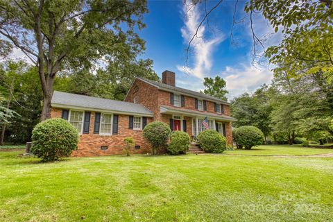 Single Family Residence in Lancaster SC 1010 Forest Drive 1.jpg