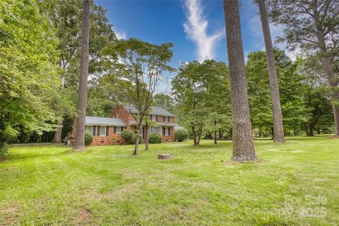 Single Family Residence in Lancaster SC 1010 Forest Drive 2.jpg