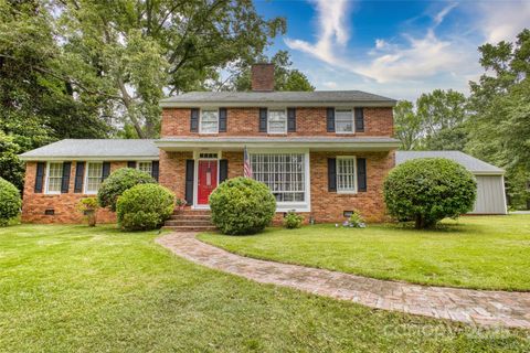 Single Family Residence in Lancaster SC 1010 Forest Drive.jpg