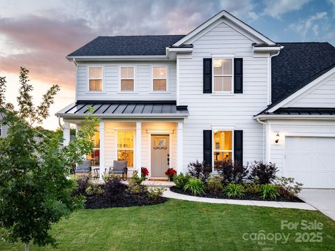 Single Family Residence in Fort Mill SC 1381 Regions Boulevard.jpg