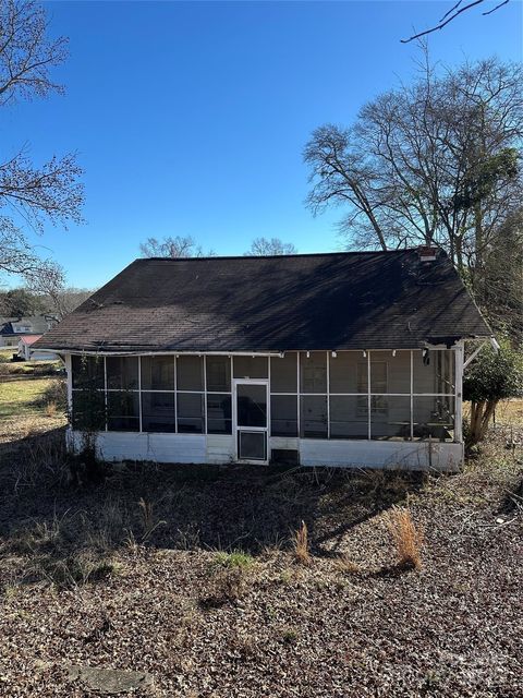 Single Family Residence in Great Falls SC 29 Pinecrest Avenue.jpg