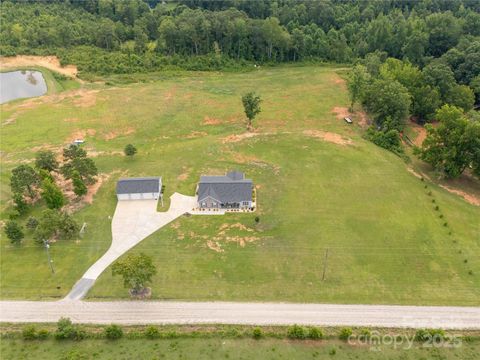 Single Family Residence in Heath Springs SC 2757 Bobcat Road.jpg