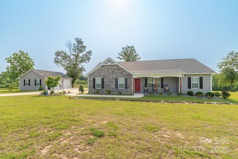 Single Family Residence in Heath Springs SC 2737 Bobcat Road 1.jpg