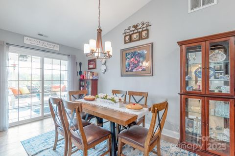Single Family Residence in Heath Springs SC 2737 Bobcat Road 20.jpg