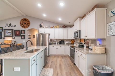 Single Family Residence in Heath Springs SC 2737 Bobcat Road 15.jpg
