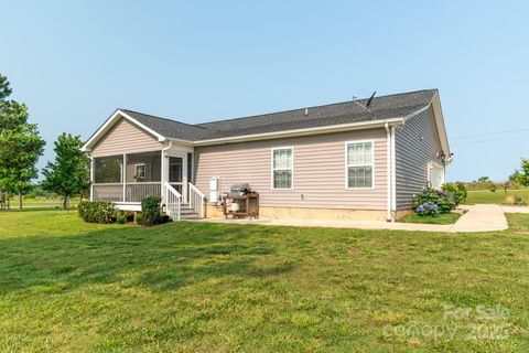 Single Family Residence in Heath Springs SC 2737 Bobcat Road 31.jpg