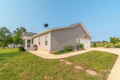 Single Family Residence in Heath Springs SC 2737 Bobcat Road 32.jpg