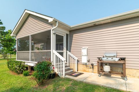 Single Family Residence in Heath Springs SC 2737 Bobcat Road 30.jpg