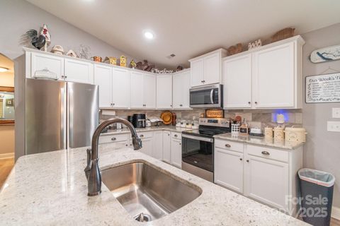 Single Family Residence in Heath Springs SC 2737 Bobcat Road 19.jpg