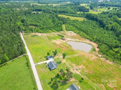 Single Family Residence in Heath Springs SC 2737 Bobcat Road 3.jpg