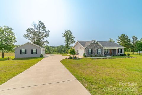 Single Family Residence in Heath Springs SC 2737 Bobcat Road 2.jpg