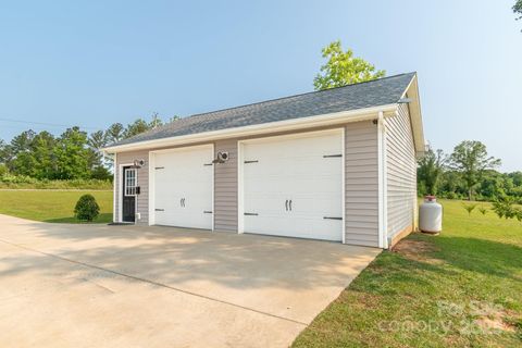 Single Family Residence in Heath Springs SC 2737 Bobcat Road 33.jpg