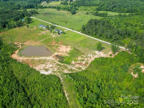Single Family Residence in Heath Springs SC 2737 Bobcat Road 5.jpg