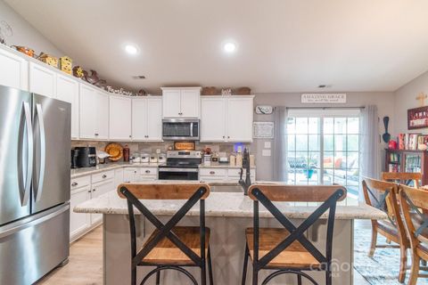 Single Family Residence in Heath Springs SC 2737 Bobcat Road 12.jpg