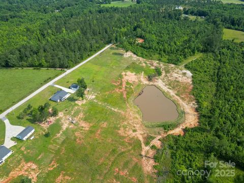 Single Family Residence in Heath Springs SC 2737 Bobcat Road 4.jpg