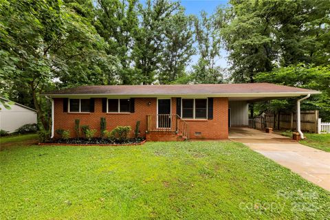 Single Family Residence in Rock Hill SC 1156 Westover Circle.jpg