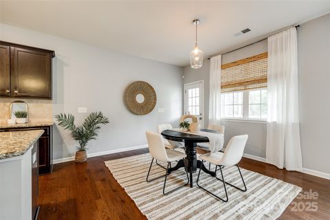 Single Family Residence in Fort Mill SC 1044 Shiloh Bend Trail 12.jpg