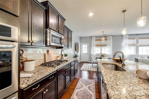 Single Family Residence in Fort Mill SC 1044 Shiloh Bend Trail 11.jpg