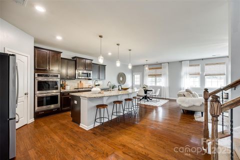 Single Family Residence in Fort Mill SC 1044 Shiloh Bend Trail 8.jpg