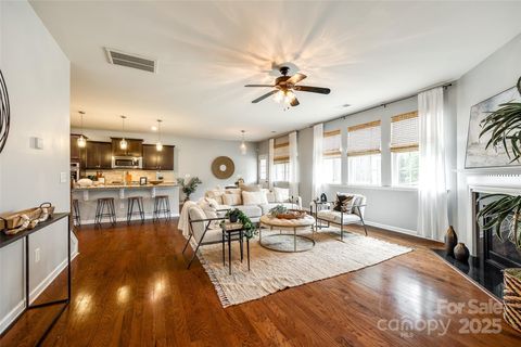 Single Family Residence in Fort Mill SC 1044 Shiloh Bend Trail 14.jpg