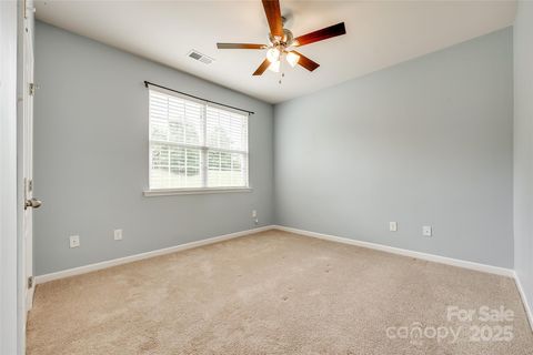 Single Family Residence in Fort Mill SC 1044 Shiloh Bend Trail 16.jpg