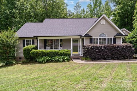 Single Family Residence in Gastonia NC 1318 Candlewood Drive.jpg