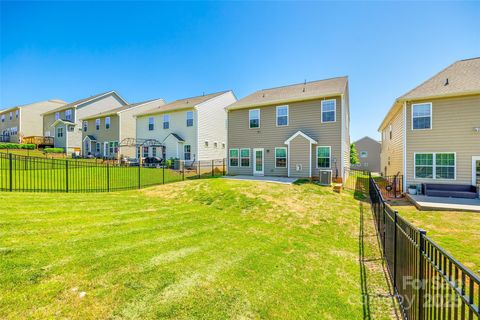 Single Family Residence in Fort Mill SC 609 Kahana River Road 24.jpg