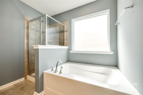 Single Family Residence in Fort Mill SC 609 Kahana River Road 22.jpg