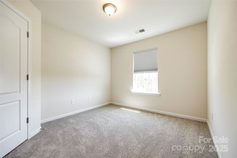 Single Family Residence in Fort Mill SC 609 Kahana River Road 17.jpg