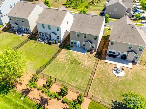 Single Family Residence in Fort Mill SC 609 Kahana River Road 29.jpg