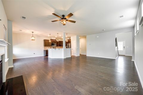 Single Family Residence in Fort Mill SC 609 Kahana River Road 4.jpg