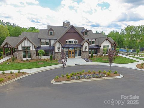 Single Family Residence in Fort Mill SC 609 Kahana River Road 33.jpg