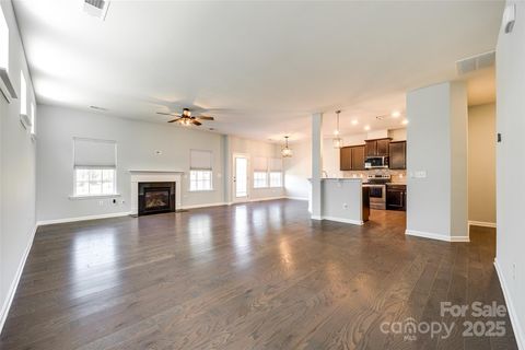 Single Family Residence in Fort Mill SC 609 Kahana River Road 3.jpg