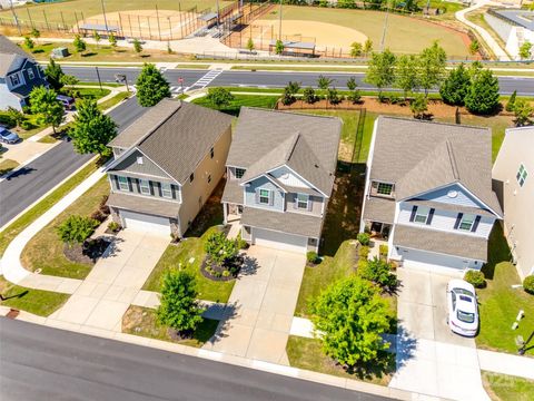 Single Family Residence in Fort Mill SC 609 Kahana River Road 28.jpg