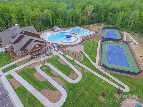 Single Family Residence in Fort Mill SC 609 Kahana River Road 34.jpg