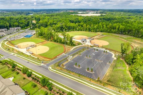 Single Family Residence in Fort Mill SC 609 Kahana River Road 36.jpg