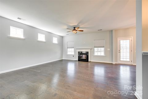 Single Family Residence in Fort Mill SC 609 Kahana River Road 5.jpg