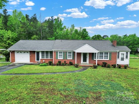 Single Family Residence in Heath Springs SC 4462 Flat Creek Road.jpg