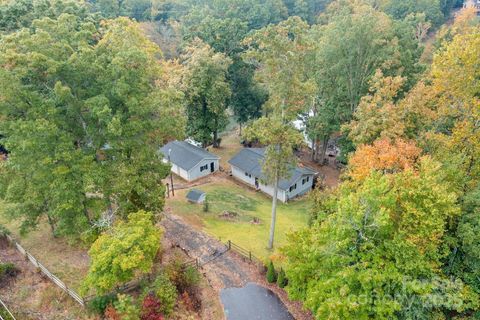 Single Family Residence in Charlotte NC 7101 Signer Road.jpg