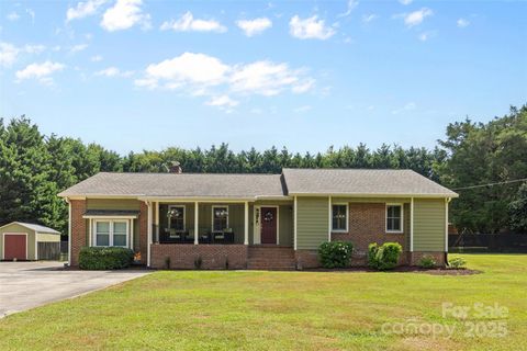 Single Family Residence in Fort Mill SC 2948 Stoneybrook Drive.jpg