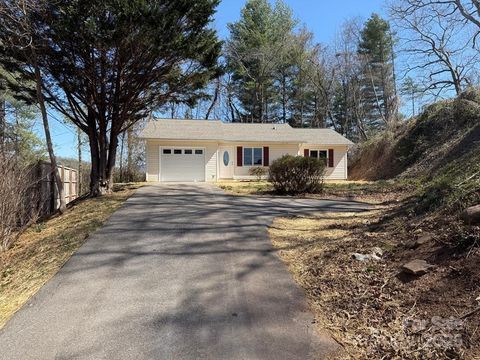 Single Family Residence in Franklin NC 125 Dearmin Terrace.jpg