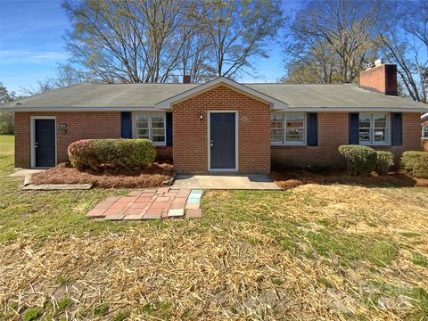 Single Family Residence in Lancaster SC 614 Normandy Road.jpg