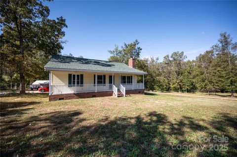 Single Family Residence in Hickory Grove SC 3330 Clinzo Feemster Road 1.jpg