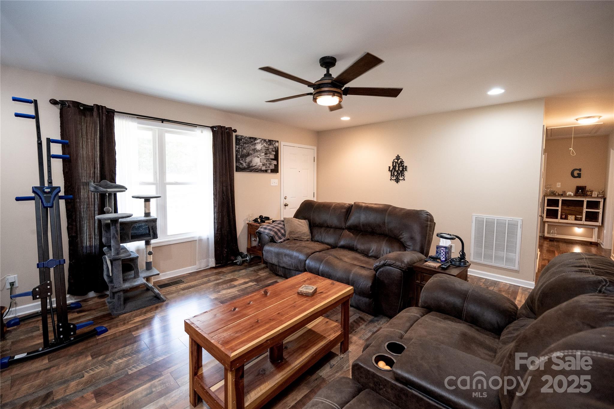 Single Family Residence in Hickory Grove SC 3330 Clinzo Feemster Road 5.jpg